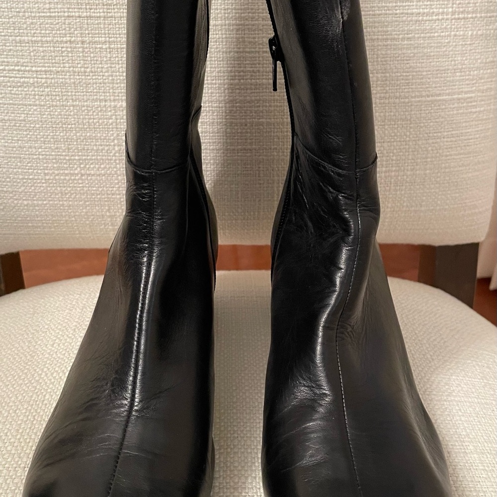 Elegant Black Leather Women's Boots